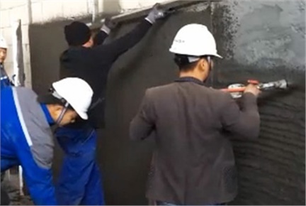 6人組機(jī)械化抹灰（自動(dòng)輸送、自動(dòng)攪拌和噴涂、刮平及收面）