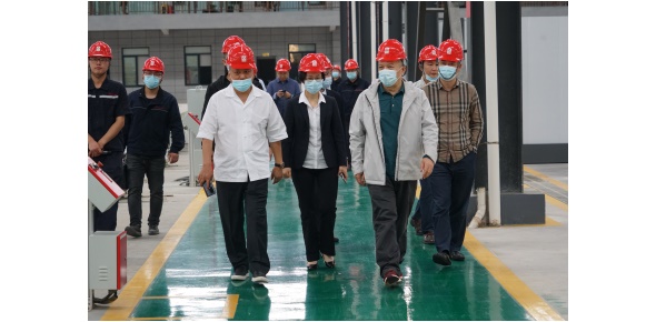 2022-5-10黃學工等省工信廳總工程師、一級巡視員市工信局姚曉麗局長等領(lǐng)導視察萬眾集團